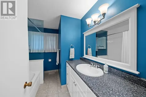11 Springdale Crescent Ottawa ON K2H 5T7