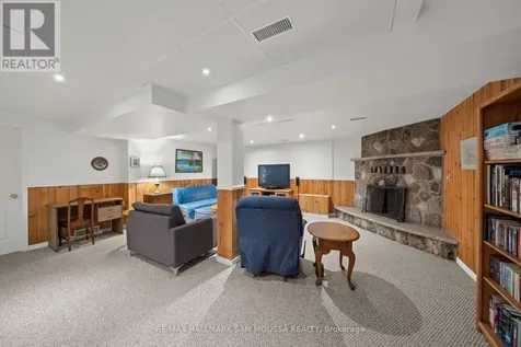 11 Springdale Crescent Ottawa ON K2H 5T7
