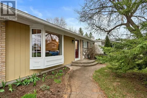 11 Springdale Crescent Ottawa ON K2H 5T7