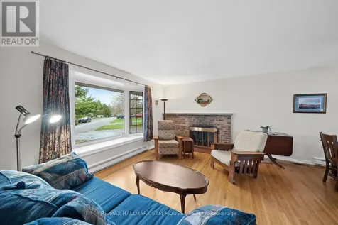 11 Springdale Crescent Ottawa ON K2H 5T7