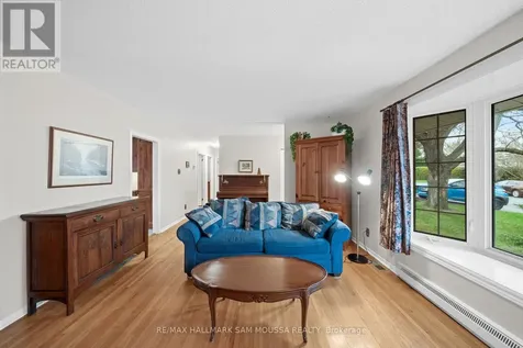 11 Springdale Crescent Ottawa ON K2H 5T7