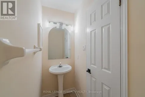 16 Redding Way Ottawa ON K2G 6C2