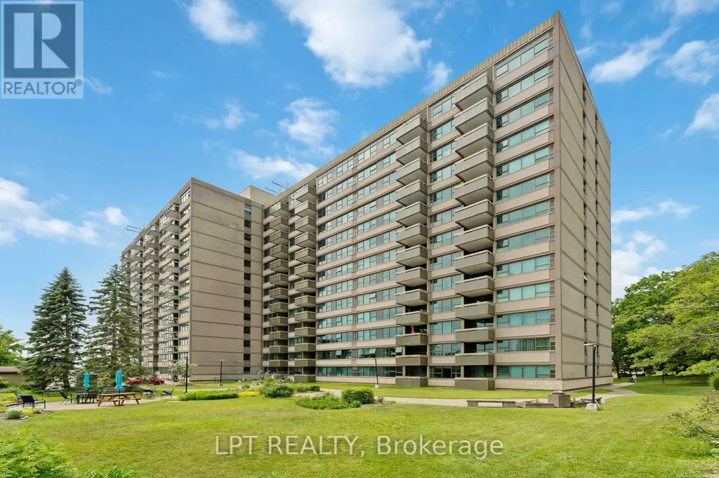 555 Brittany Drive Ottawa ON K1K 4C5