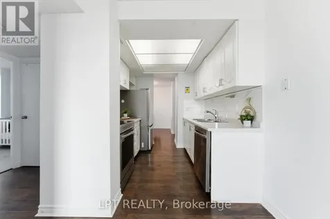 555 Brittany Drive Ottawa ON K1K 4C5