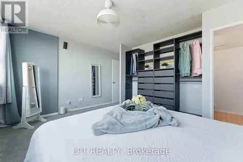 555 Brittany Drive Ottawa ON K1K 4C5