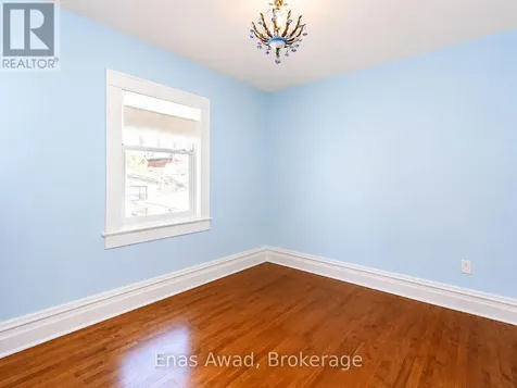 405 3rd Avenue Ottawa ON K1S 2K6