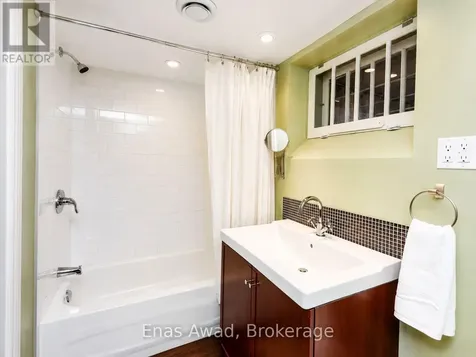 405 3rd Avenue Ottawa ON K1S 2K6