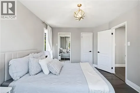 5048 Haswell Lane Burlington ON L7L 6H3