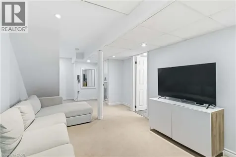 5048 Haswell Lane Burlington ON L7L 6H3