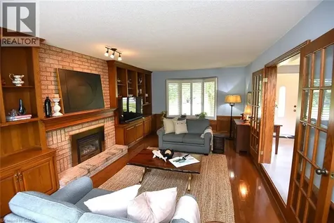 34 Howard Boulevard Burlington ON L8B 0G3