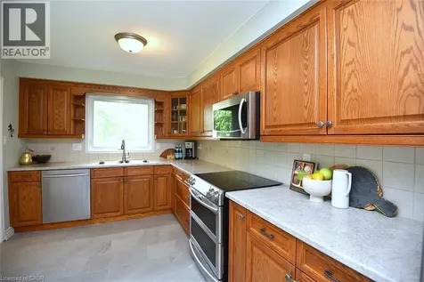 34 Howard Boulevard Burlington ON L8B 0G3