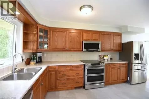 34 Howard Boulevard Burlington ON L8B 0G3