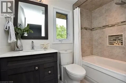 34 Howard Boulevard Burlington ON L8B 0G3