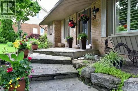 34 Howard Boulevard Burlington ON L8B 0G3