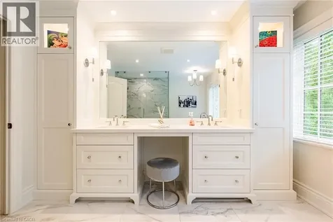 122 Lisonally Court Oakville ON L6L 6P2
