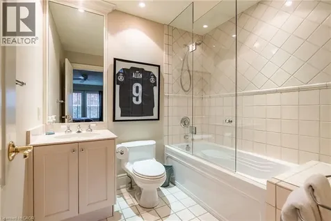 122 Lisonally Court Oakville ON L6L 6P2