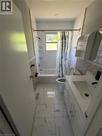 104 Queenston Crescent London ON N5W 1N6