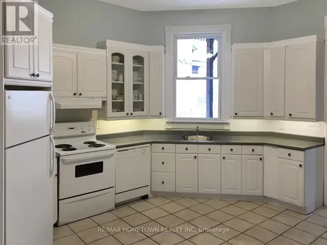 98 Pine Street Brockville ON K6V 1G9