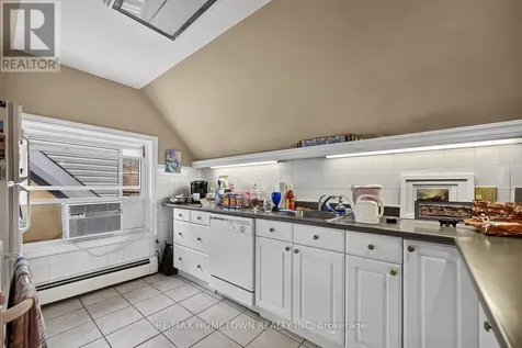 98 Pine Street Brockville ON K6V 1G9