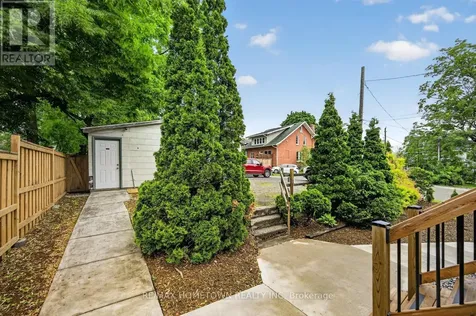 98 Pine Street Brockville ON K6V 1G9