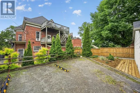 98 Pine Street Brockville ON K6V 1G9