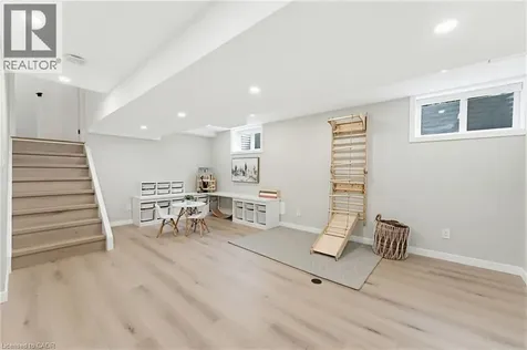2381 Peart Court Burlington ON L7P 2V5