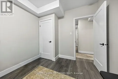 25 Pennard Way Ottawa ON K1T 4C1
