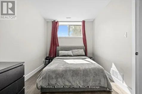 25 Pennard Way Ottawa ON K1T 4C1