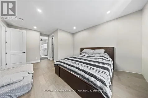 25 Pennard Way Ottawa ON K1T 4C1
