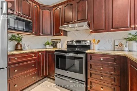 178 Hemlo Crescent Ottawa ON K2T 1E5