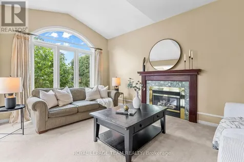 178 Hemlo Crescent Ottawa ON K2T 1E5