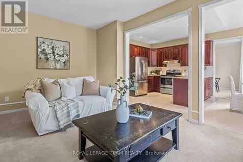 178 Hemlo Crescent Ottawa ON K2T 1E5