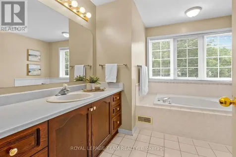 178 Hemlo Crescent Ottawa ON K2T 1E5
