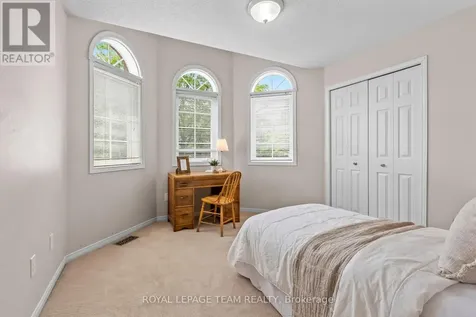 178 Hemlo Crescent Ottawa ON K2T 1E5