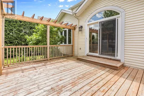 178 Hemlo Crescent Ottawa ON K2T 1E5