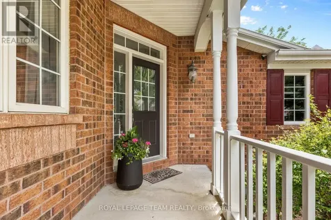 178 Hemlo Crescent Ottawa ON K2T 1E5