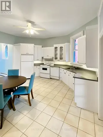 98 Pine Street Brockville ON K6V 1G9