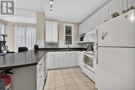 98 Pine Street Brockville ON K6V 1G9
