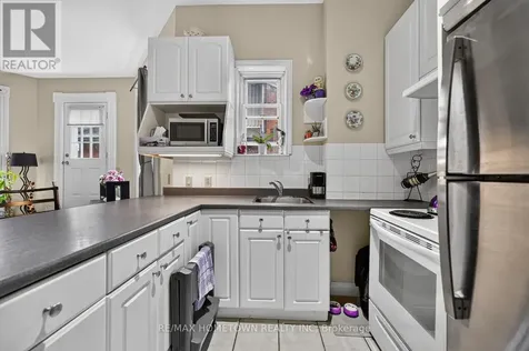98 Pine Street Brockville ON K6V 1G9