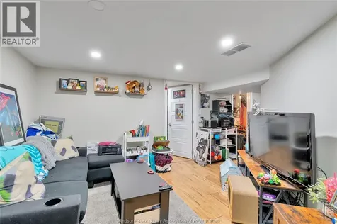 1396 Lillian Avenue Windsor ON N8X 4A5