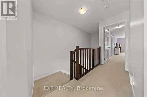28 Hackney Private Ottawa ON K2V 0K8