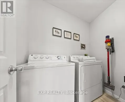 28 Hackney Private Ottawa ON K2V 0K8