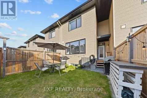 28 Hackney Private Ottawa ON K2V 0K8