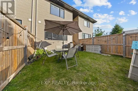 28 Hackney Private Ottawa ON K2V 0K8