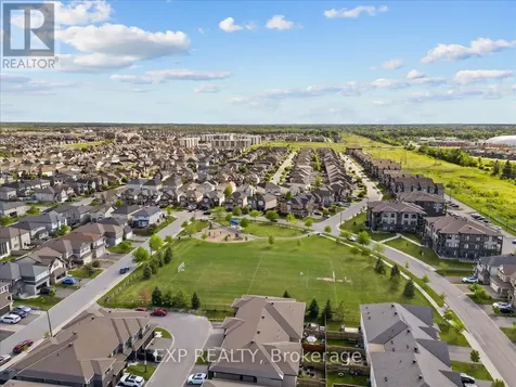28 Hackney Private Ottawa ON K2V 0K8