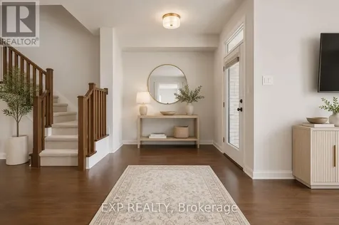 28 Hackney Private Ottawa ON K2V 0K8