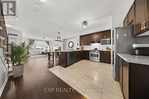 28 Hackney Private Ottawa ON K2V 0K8