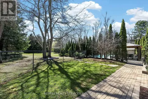 12 Glenn Court Caledon ON L7K 0P2