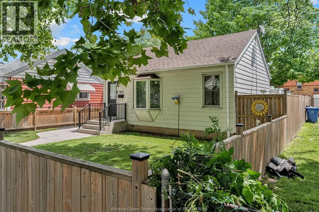 3685 Queen Street Windsor ON N9C 1P1