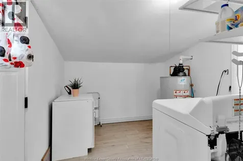 3685 Queen Street Windsor ON N9C 1P1